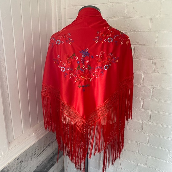 Embroidered scarf - Picture 5 of 5